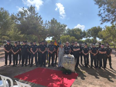 Orihuela dedica una plaza en la costa al policía Luis Pomares
