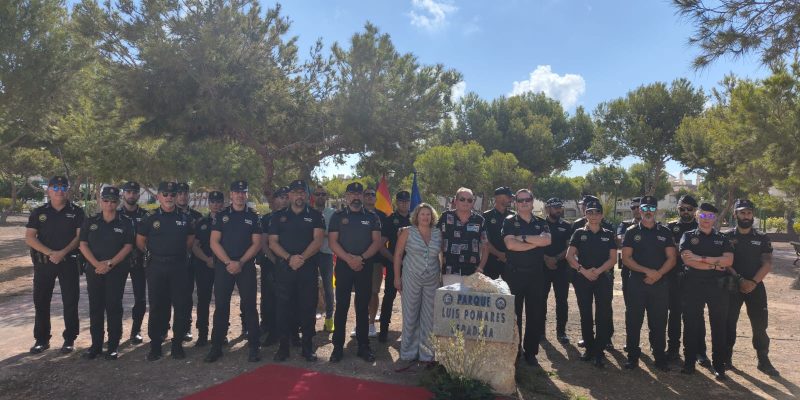 Orihuela dedica una plaza en la costa al policía Luis Pomares