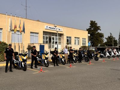 Torrevieja presenta 13 nuevas motocicletas para el parque móvil municipal