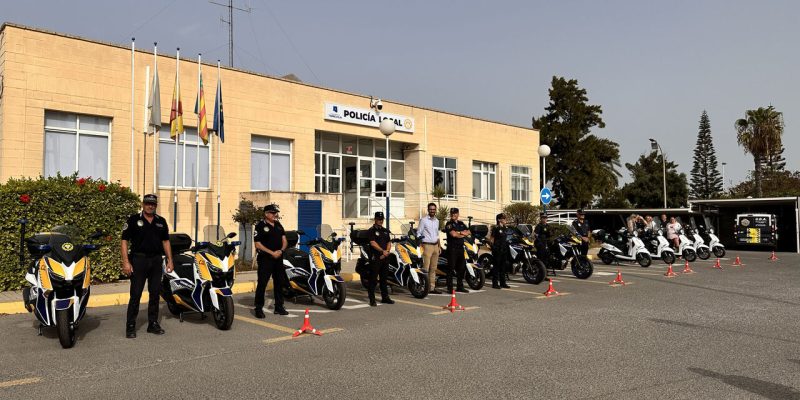 Torrevieja presenta 13 nuevas motocicletas para el parque móvil municipal