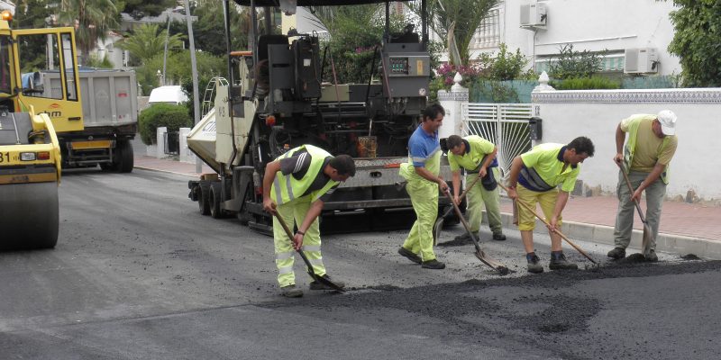 Torrevieja adjudica las obras de asfaltado y mejoras en itinerarios peatonales