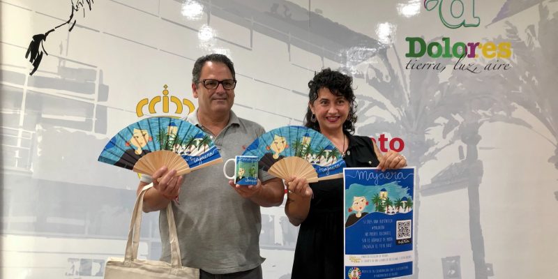 Dolores lanza abanicos diseñados por la artista Asiria con imágenes de la localidad