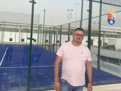 El polideportivo de Albatera cuenta con una nueva pista de pádel