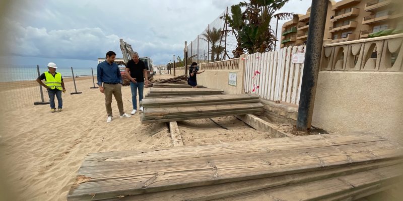 Comienzan las obras de reparación de la Senda Peatonal de La Mata en Torrevieja
