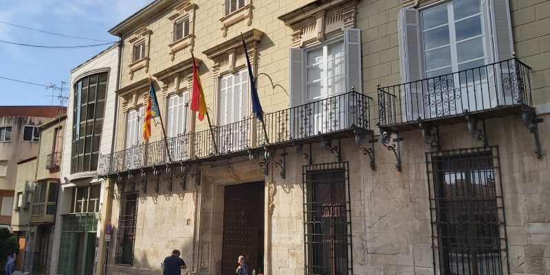 Orihuela abre un proceso para la cobertura en propiedad de 5 plazas de conserje