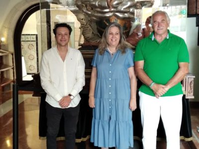 Orihuela pretende fortalecer los lazos entre las familias numerosas y los comerciantes