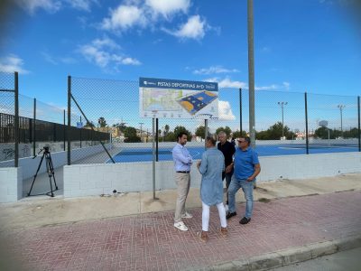 Torrevieja renueva sus seis pistas azules polideportivas A+D