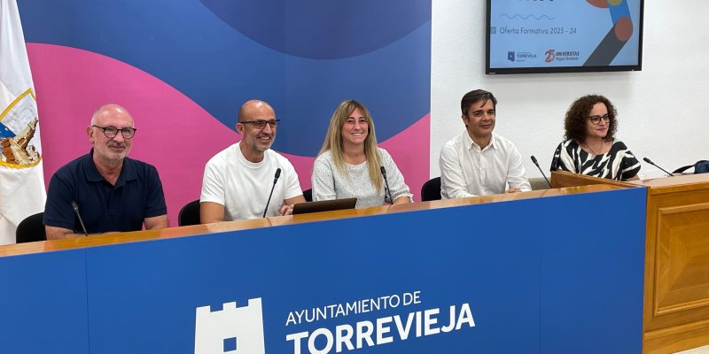 Torrevieja presenta la oferta formativa 2023-24 de la UMH en la localidad