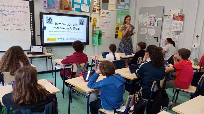 Torrevieja organiza talleres para aprender inteligencia artificial en familia