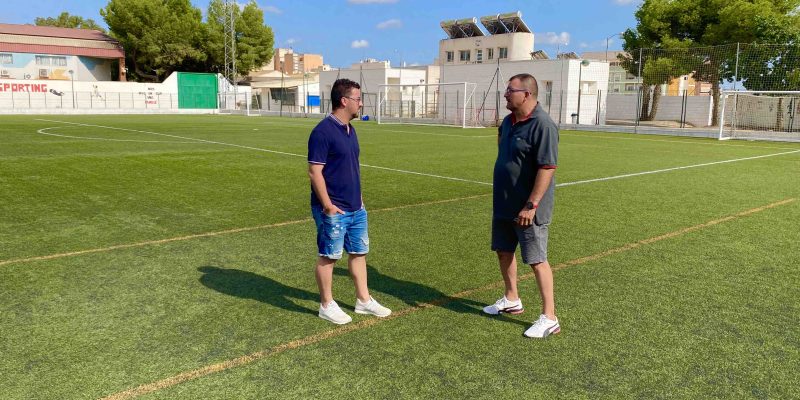 Albatera renueva el césped artificial del campo de fútbol Nuevo Calvario