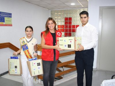 Concordia Orihuela entrega a Cruz Roja material escolar recogida de una campaña solidaria