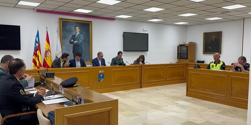 Torrevieja celebra la Junta Local de Seguridad en el Salón de Plenos