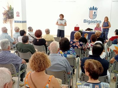 Bigastro lanza el bono para el pago del recibo de agua y luz para personas mayores