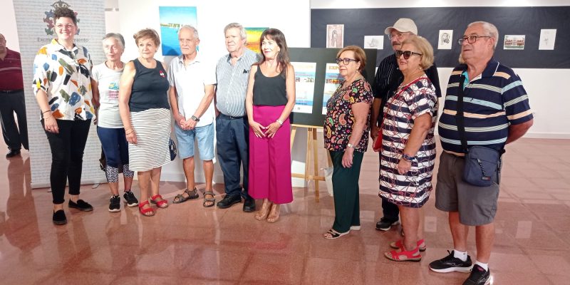 Orihuela inaugura la exposición de obras de los usuarios del Centro de Mayores
