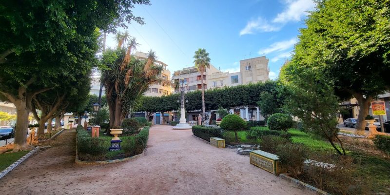 Orihuela presenta la mascota para su comercio con actividades infantiles