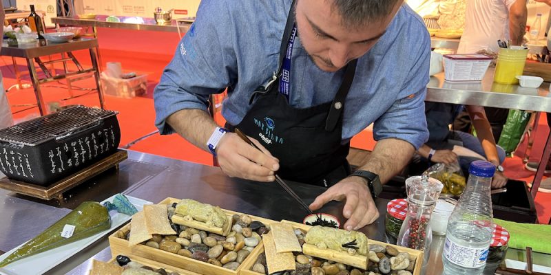 El chef Carlos Miralles gana el concurso de mejor plato con alcachofa de la Vega Baja