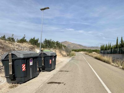 Albatera instala trece farolas solares apostando por el medio ambiente