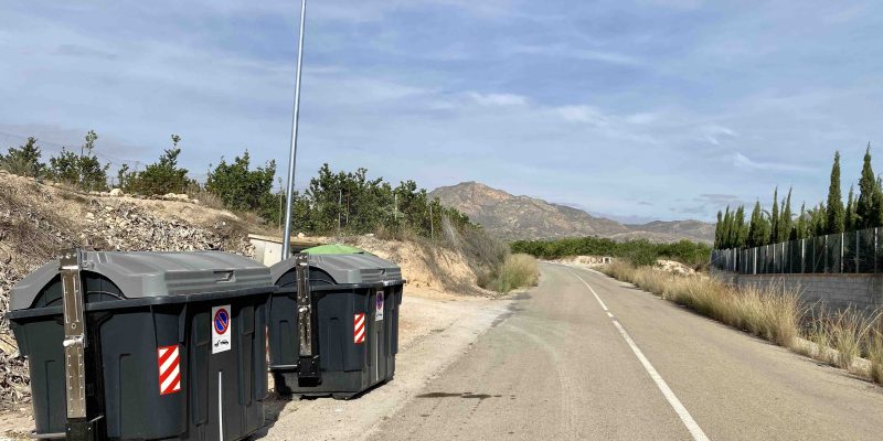 Albatera instala trece farolas solares apostando por el medio ambiente