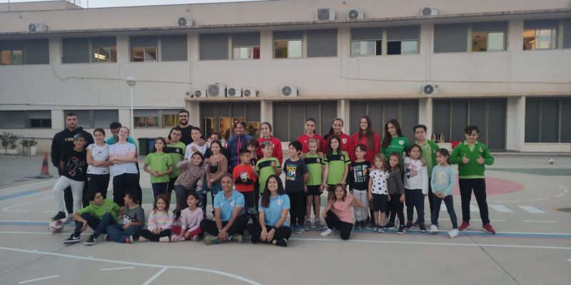 El CFF Ciudad de Orihuela promociona el deporte en el colegio de Hurchillo