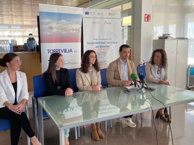 Torrevieja presenta a las integrantes de la Corte Salinera 2023-2024