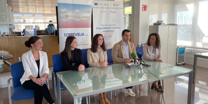 Torrevieja presenta a las integrantes de la Corte Salinera 2023-2024