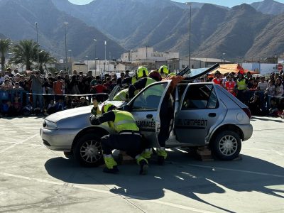 Cox rinde homenaje a las unidades de emergencias y cuerpos de seguridad