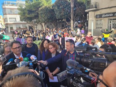 Dolores muestra su repulsa a la violencia de género