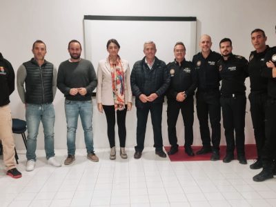 La Policía Local de Pilar de la Horadada recibe clases de defensa personal y detención