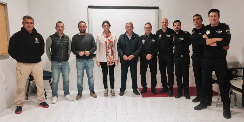 La Policía Local de Pilar de la Horadada recibe clases de defensa personal y detención