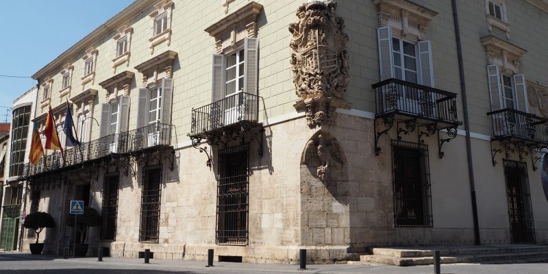 Orihuela abona a los comercios el importe total del Bono Consumo de noviembre