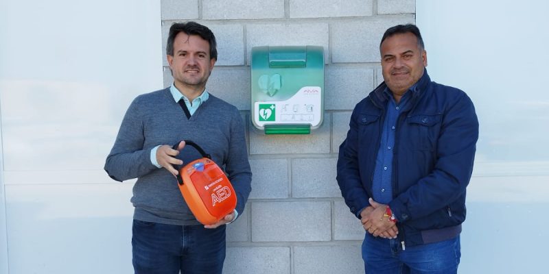 Benejúzar instala un desfibrilador automático en las instalaciones deportivas