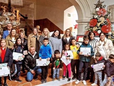Orihuela entrega los premios del I Concurso de Tarjetas Navideñas Infantiles