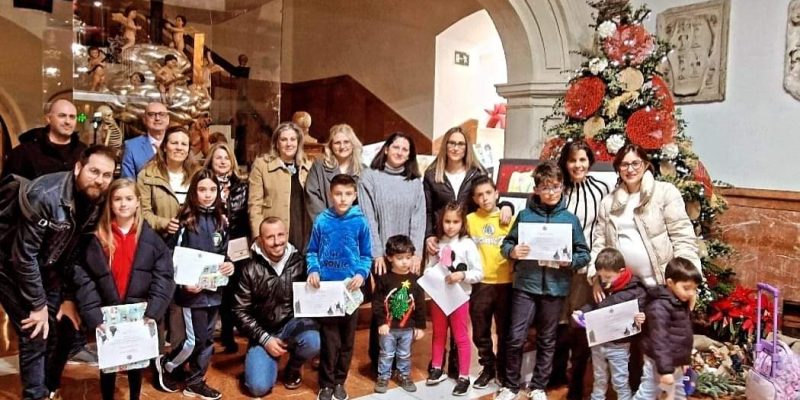 Orihuela entrega los premios del I Concurso de Tarjetas Navideñas Infantiles