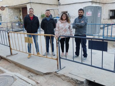 San Isidro renueva el abastecimiento de la red de agua potable en la calle del Saladar
