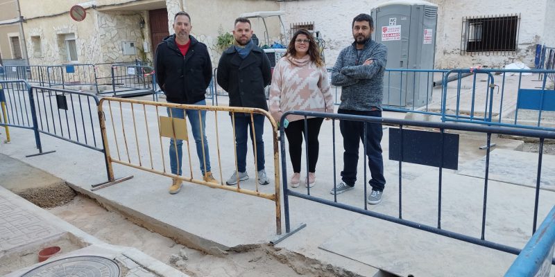 San Isidro renueva el abastecimiento de la red de agua potable en la calle del Saladar