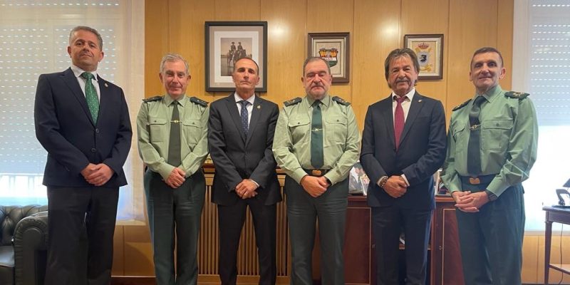 El Prendimiento de Orihuela nombra Portaguión 2024 al Teniente General de la Guardia Civil
