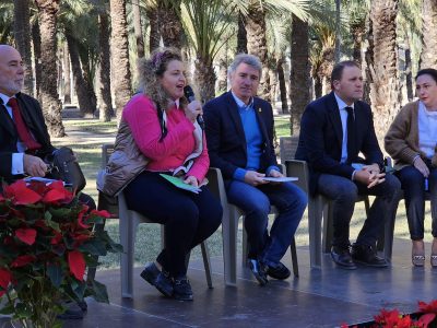 Orihuela edita el primer libro sobre la historia de su Palmeral