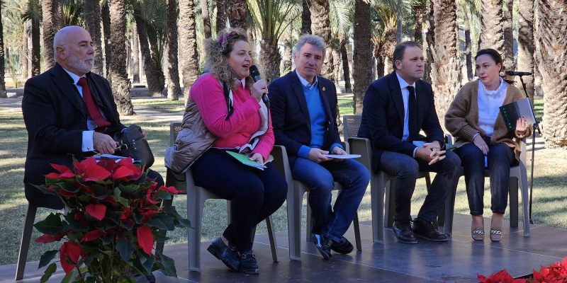 Orihuela edita el primer libro sobre la historia de su Palmeral