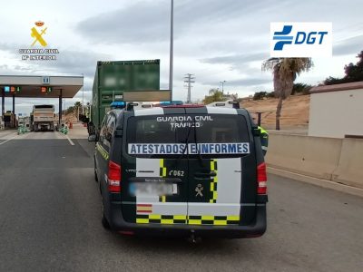 La La Guardia Civil investiga al conductor ébrio de un camión en la AP-7 en Orihuela