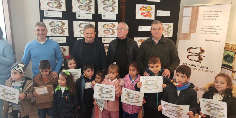 Orihuela entrega los premios del XIV Certamen Escolar "Abarcas desiertas"