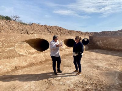 Albatera retira los sedimentos en el arenero de la Rambla de la Algüeda