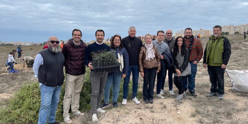 Torrevieja inicia la plantación de especies autóctonas en el Parque Natural