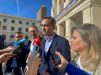 El PP denuncia el estado de ruina del cuartel de Jacarilla