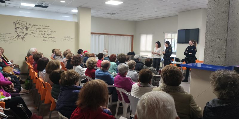Orihuela organiza una charla informativa de seguridad para personas mayores
