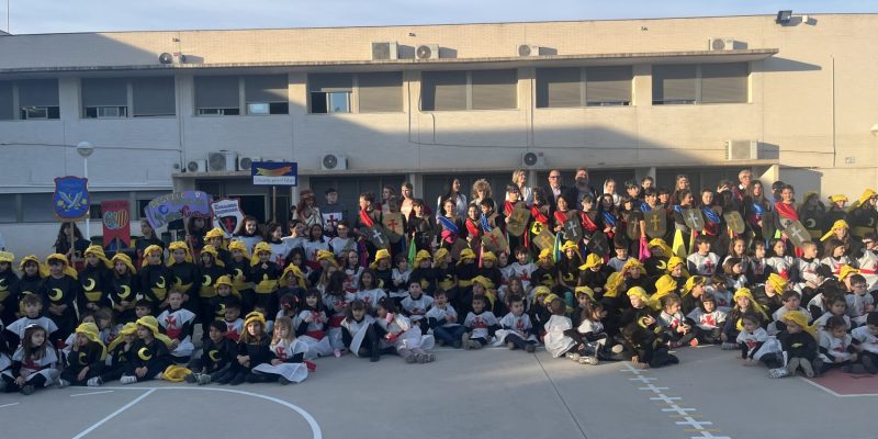 El colegio de Hurchillo realiza el desfile escolar de Moros y Cristianos