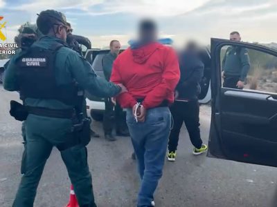 La Guardia Civil detiene en Torrevieja a tres primos por tráfico de drogas