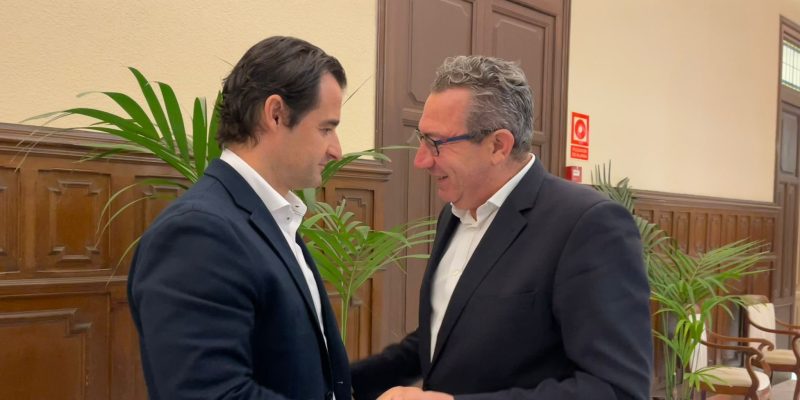 El alcalde de Torrevieja se reúne con el presidente de la Diputación de Alicante