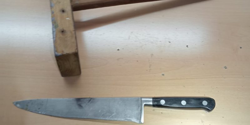 La Policía Local de Orihuela inmoviliza a un hombre que amenazaba con autolesionarse