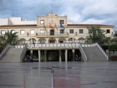 El PSOE de la Vega Baja denuncia que el PP castiga a Guardamar