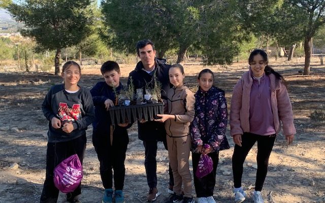 Bigastro apuesta por la reforestación de sus zonas verdes con especies autóctonas